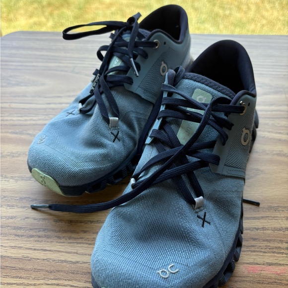 On Cloud Athletic Shoes in Light Blue and Navy - Picture 2 of 7